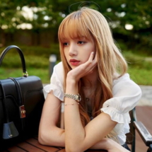 lisa-alone