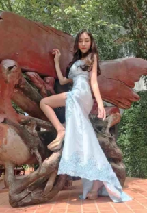 Fearn-Beautiful posture
