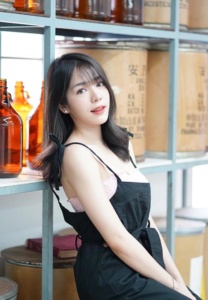 Por-Pin-jeed-model-petty