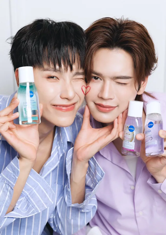 จูเนียร์ ปณชัย ถ่ายภาพคู่พร้อมผลิตภัณฑ์ดูแลผิว