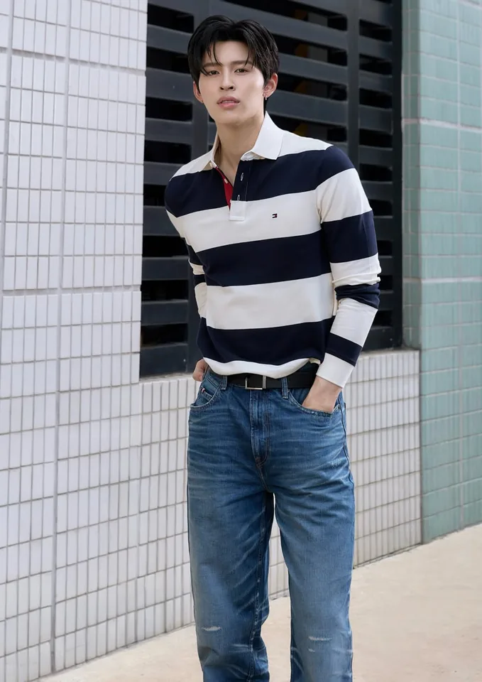 ปอนด์ ณราวิชญ์ แต่งตัวแคชชวลด้วยเสื้อลายทาง
